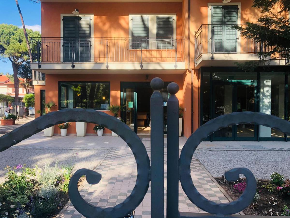 Hotel B&B Des Bains Milano Marittima Extérieur photo