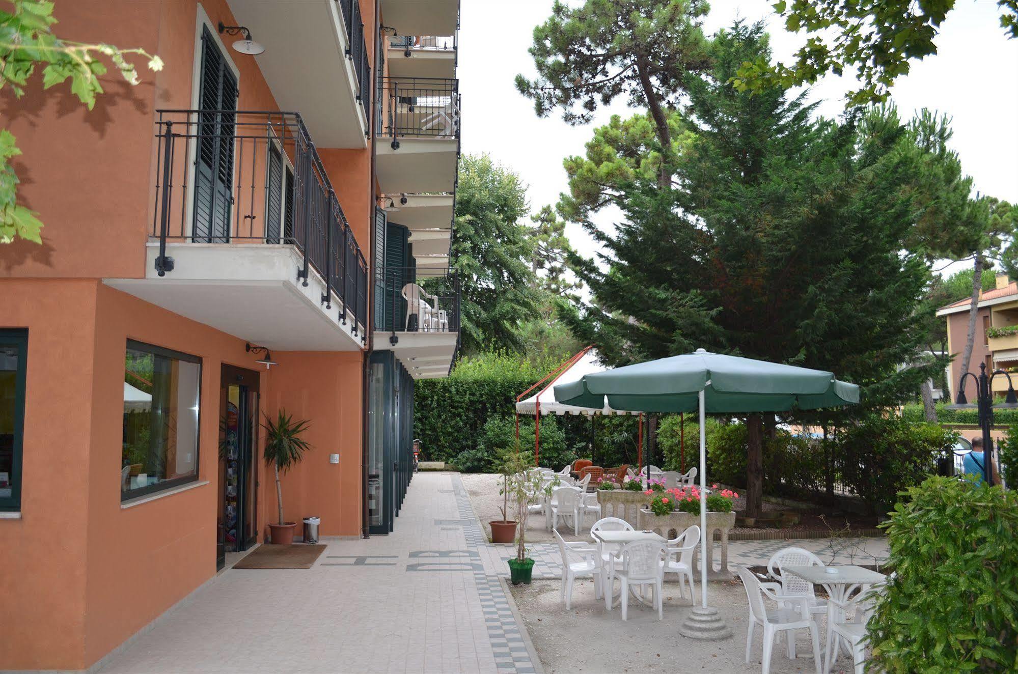 Hotel B&B Des Bains Milano Marittima Extérieur photo